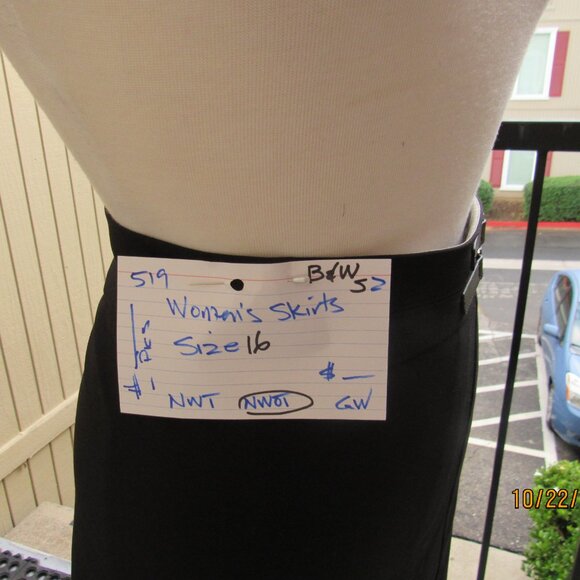 #519  NEW WOMEN'S BLACK SKIRT BY BLACK & WHITE (SIZE 16) - Picture 2 of 4